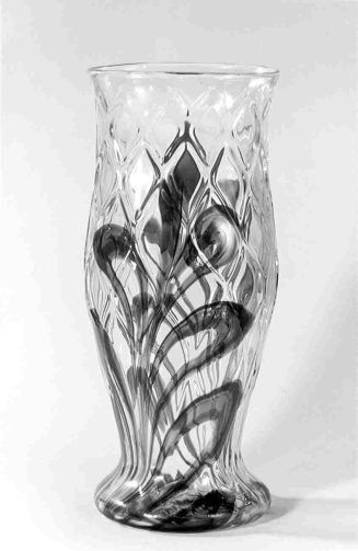 Vase mit Rautenrelief und Palmettendekor