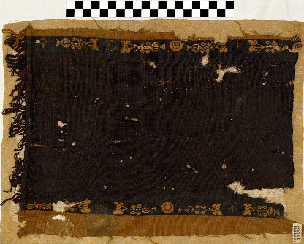 Gewebefragment (Tunikafragment) mit Zierstreifenfragment