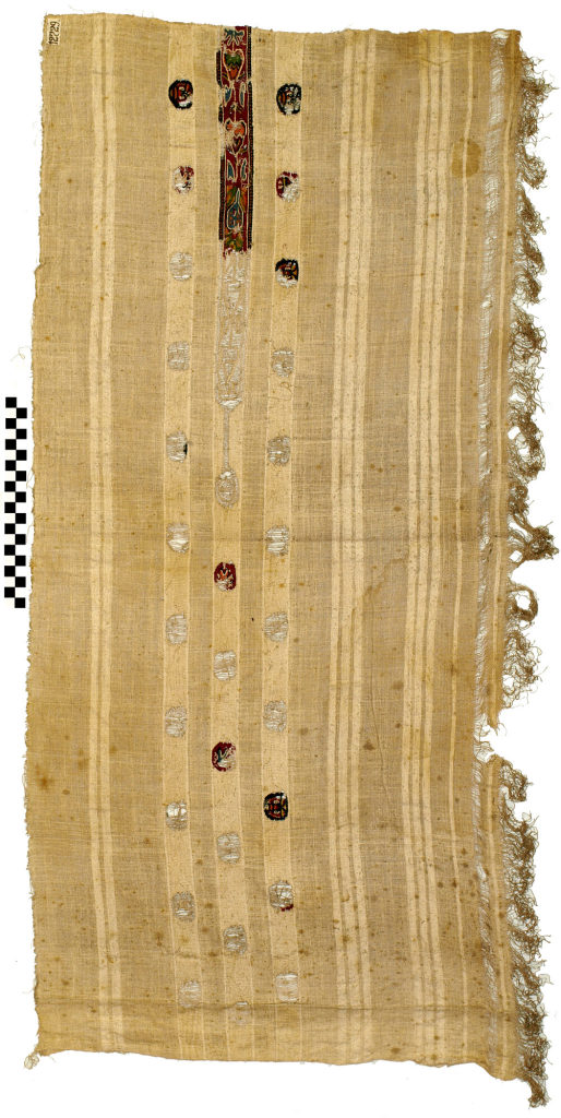 Gewebefragment mit Zierstreifen(fragment) und Streumusterdekor