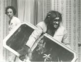 Affe im Haus von Peter Welk (Szenenfoto). Premiere mobil am 29. April 1977, Kindertheater, Düss ...