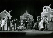 Kasperles Abenteuer von Oskar Weitzmann (Szenenfoto). Premiere am 22.11.1930 im Schauspielhaus  ...