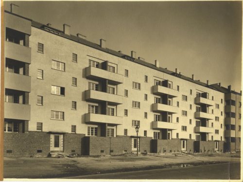 Hugo Schmölz (Künstler*in), Mehrfamilienhaus, Köln-Kalkerfeld, 1927