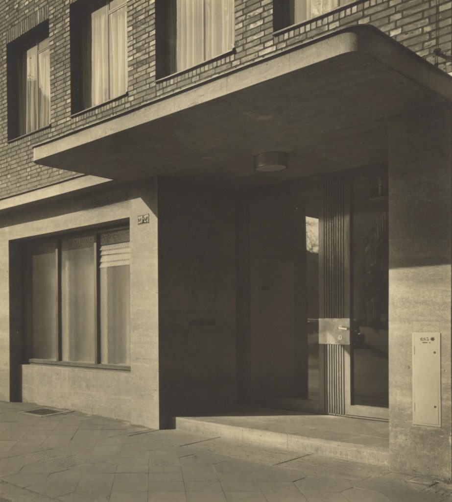 Pressehaus Drahtverband, Düsseldorf, Einzelheit des Büroeingangs, Architekt Bernhard Pfau