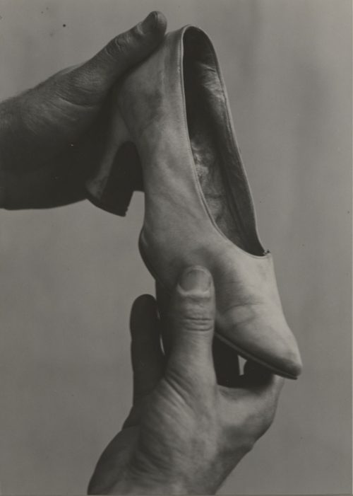 Sasha Stone (Künstler*in), Aus der Serie "Speaking Shoes", 1932