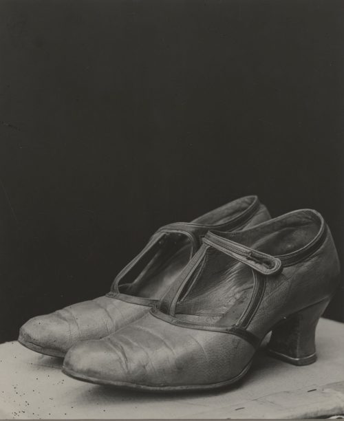 Sasha Stone (Künstler*in), Aus der Serie "Speaking Shoes", 1932