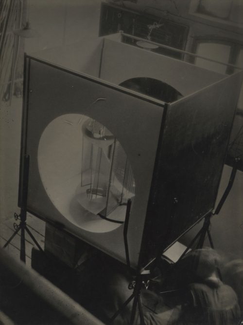 László Moholy-Nagy (Künstler*in), Das Lichtrequisit bei der Montage, 1930