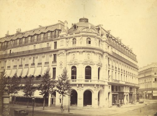 Delmaet & Durandelle (Künstler*in), Ohne Titel (Maison Vaudeville, gegenüber der Pariser Börse, Paris), ca. 1870