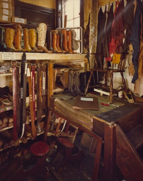 Jim Dow (Künstler*in), Fitting Room, Capitol Saddlery, Austin, Texas, 1979