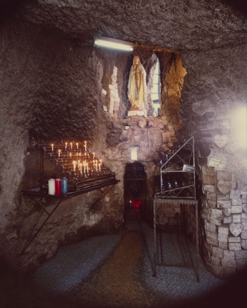 Jim Dow (Künstler*in), Saint Jude's Shrine, New Orleans, Louisiana, 1979