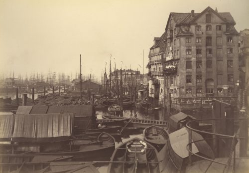 Georg Koppmann (Künstler*in), Hamburg: Binnenhafen mit dem alten Posthause, 1884