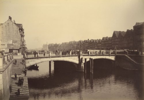 Georg Koppmann (Künstler*in), Hamburg: Brooksbrücke, 1884