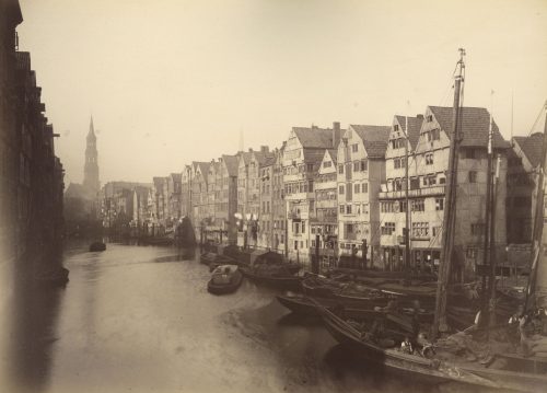 Georg Koppmann (Künstler*in), Hamburg: Hintere Ansicht des Dovenfleth von der Wandrahmsbrücke aus gesehen, 1883