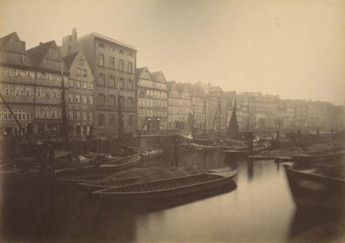 Georg Koppmann (Künstler*in), Hamburg: Kehrwieder von der Hellenenbrücke aus gesehen, 1883