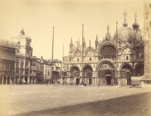 Carlo Naya (Künstler*in), Venedig, Ansicht der S. Marcus Kirche und des Thurmes mit der Uhr, ca. 1870