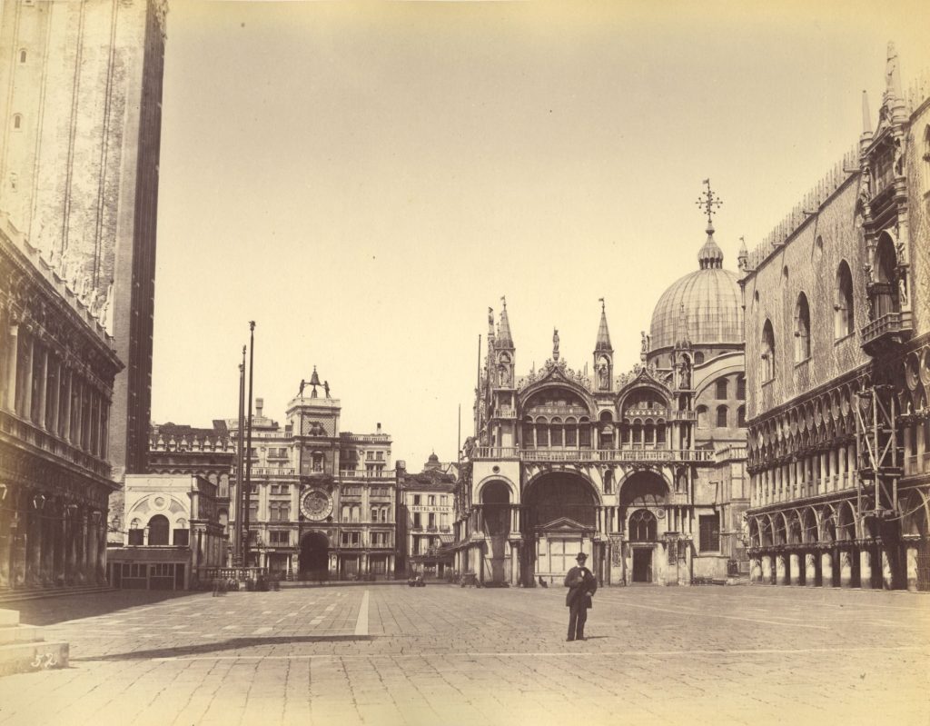 Venedig, Der Dogenpalast. Die Marcus Kirche und der Turm mit der Uhr, gesehen von der Piazzetta aus