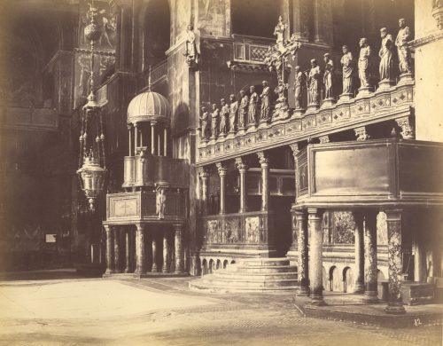 Carlo Naya (Künstler*in), Venedig, Innere Ansicht der Marcus Kirche, das Brüstungsgeländer vom Lettner, ca. 1870