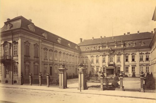 Hermann Rückwardt (Künstler*in), Ministerium des Königlichen Hauses, Wilhelm-Str. 73 (Wiesend.), 1881