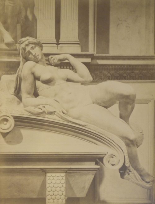 Fratelli Alinari (Künstler*in), Ohne Titel (Aurora, Detail des Grabmonuments von Lorenzo de' Medici, Medici-Kapelle, Florenz), 1880–1895