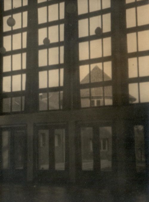 Unbekannt (Künstler*in), Blick aus der Halle auf den Turm, ca. 1920s