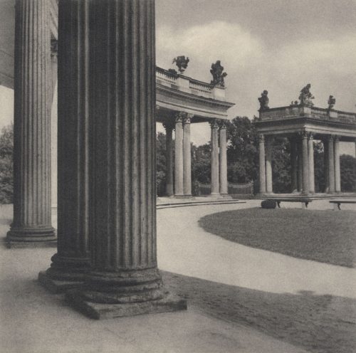 Unbekannt (Künstler*in), Ohne Titel (Kolonade vor Schloß Sanssousi, Potsdam), ca. 1920s