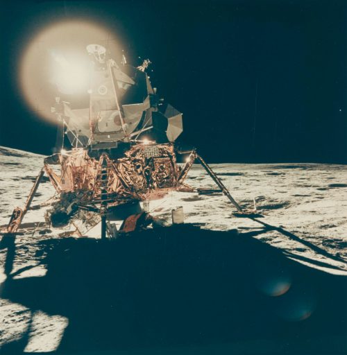 Unbekannt (Künstler*in), NASA, a front view of the Apollo 14 lunar module, 1971