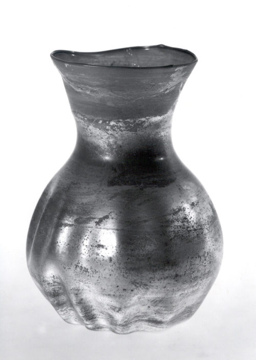 Friedrich Zitzmann (Künstler*in), Vase mit Eindellungen, um 1898–1900