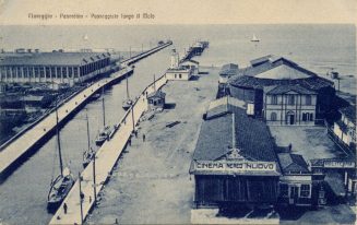 Postkarte mit der Außenansicht des "Cinema Nereo Nuovo" in Viareggio (Italien), 1923