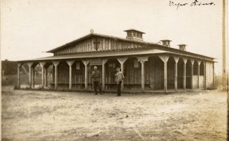 Feld-Postkarte vom 25.10.1917 mit der Außenansicht eines nicht lokalisierten deutschen Soldaten ...