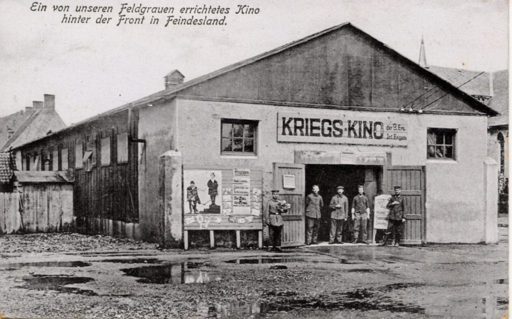 Feld-Postkarte vom 21.12.1916 mit der Außenansicht des nicht lokalisierten deutschen Soldatenki ...