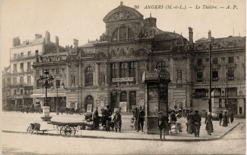 Postkarte mit der Außenansicht des Kinos "Grand Cinema" in Angers (Frankreich), A. Papeghin, To ...