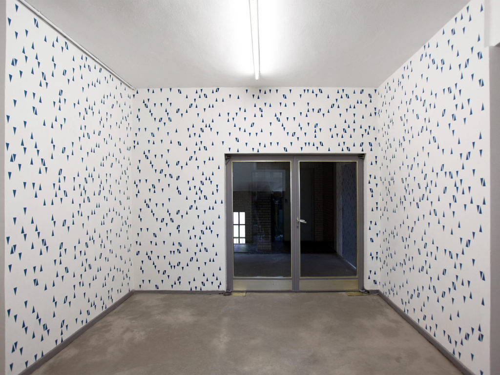 Simon Halfmeyer, Wall drawing - Düsseldorf 33/2021, Marble putty on wall, permanent Installatio ...