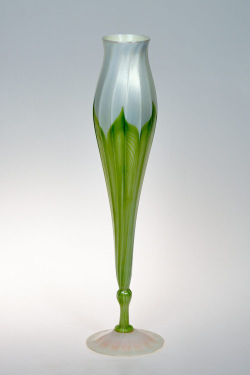 Louis C. Tiffany (Ausführung), Blütenkelchvase aus der "Favrile"-Serie, um 1902–1906