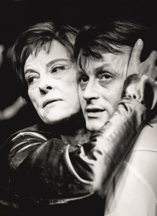 Marianne Hoppe und Helmut Lohner in "Hamlet" von W. Shakespeare. Regie: Karl Heinz Stroux. Prem ...