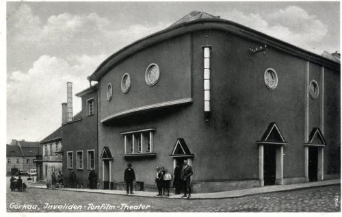 Postkarte mit der Außenansicht des Kinos "Invaliden-Tonfilm-Theater" in Jirkov (Görkau), Tschec ...