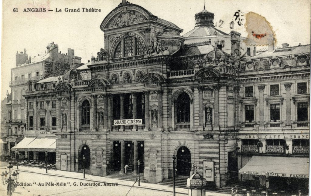 Postkarte mit der Außenansicht des Kinos "Grand Cinema" in Angers (Frankreich), Verlag G. Ducar ...