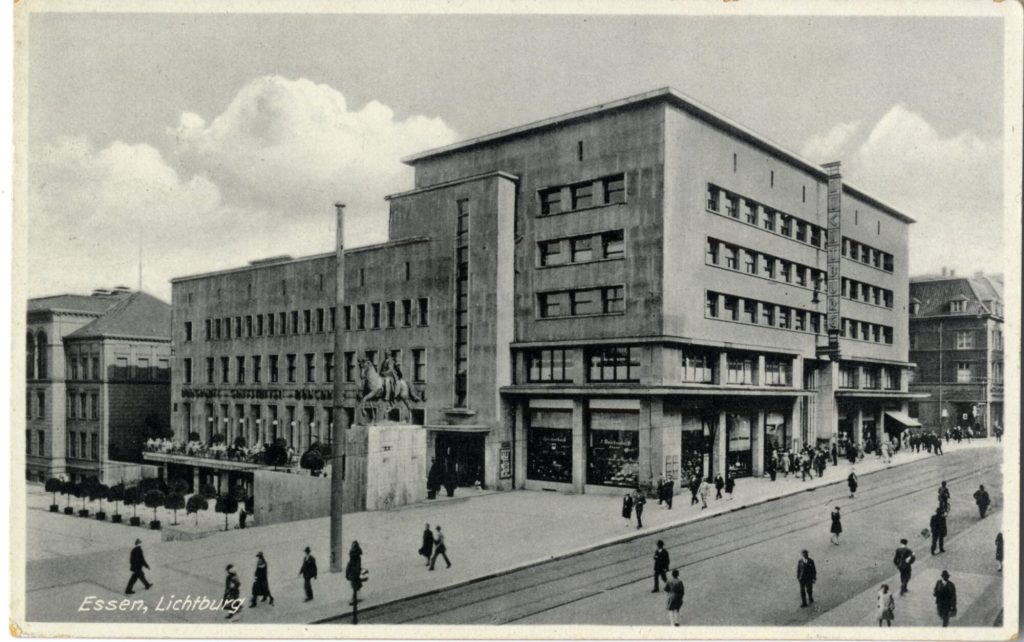 Postkarte mit der Außenansicht des Kinos "Lichtburg" in Essen, Kunstverlag W. Sohnius, Essen, 1 ...