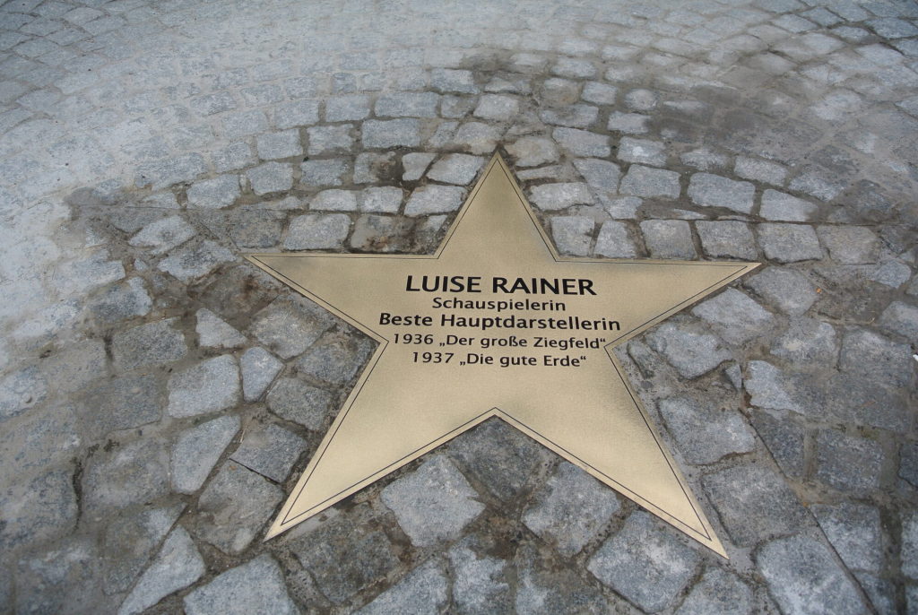 Luise Rainer-Stern, Haupteingang Filmmuseum Düsseldorf, Schulstraße 4, 2013