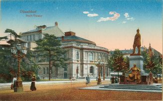 Düsseldorfer Stadttheater an der Alleestraße mit Denkmal Mendelssohn-Bartholdys rechts