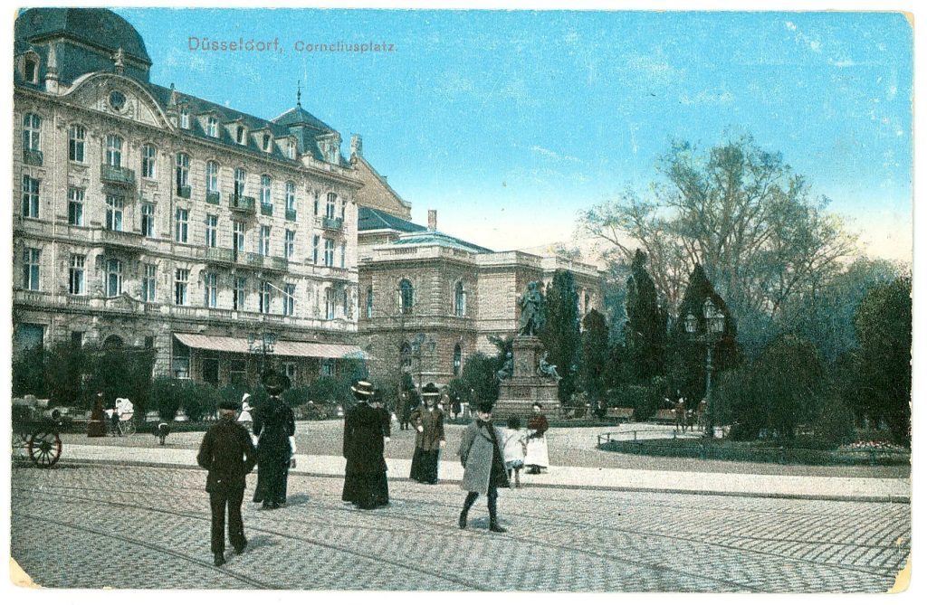 Düsseldorf, Corneliusplatz, mit Rückseite des Stadttheaters (Opernhaus) am Hofgarten 