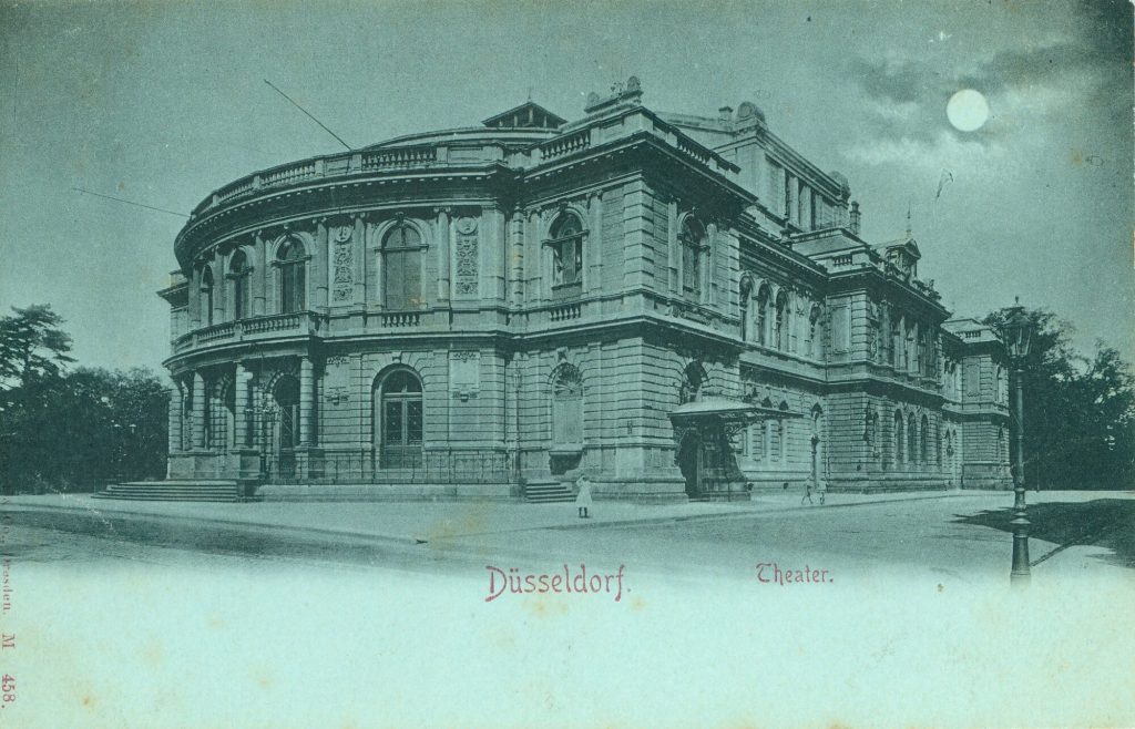 Düsseldorf. Theater. Nachtaufnahme