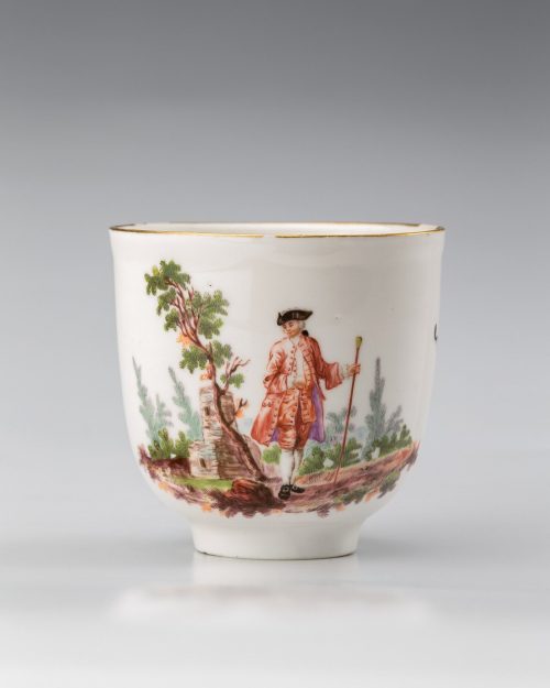 Porzellanmanufaktur Frankenthal (Hersteller*in), Tasse mit Kavalier in Ruinenlandschaft, nach 1762