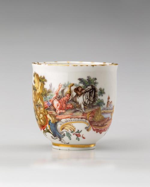 Porzellanmanufaktur Frankenthal (Hersteller*in), Tasse mit gestürztem Reiter, 1756/1759