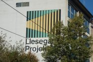 Werbegrafik der Firma Ed. Liesegang auf der Häuserwand in der Völklinger Straße, Düsseldorf