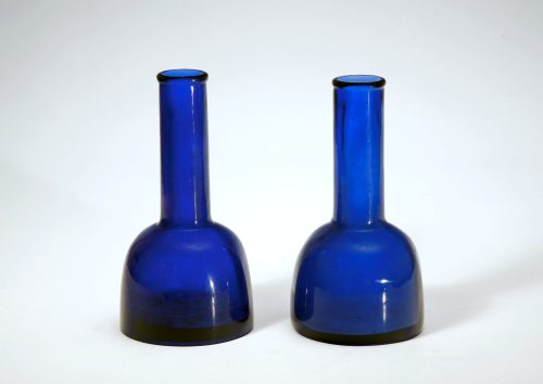 Kaiserliche Glaswerkstätten, Peking (Ausführung), Blaue Vase in Schlegelform, wahrscheinlich 1736–1795 (Qianlong–Periode)