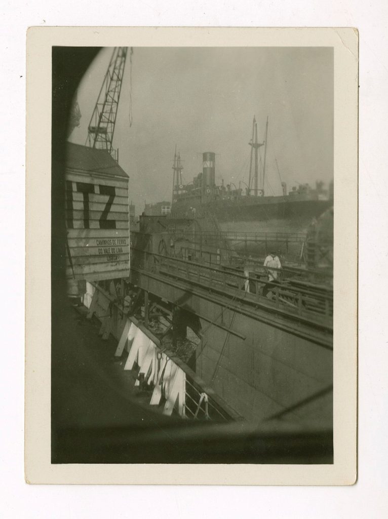 Schiff im Dock, Hamburger Hafen, Deutschland