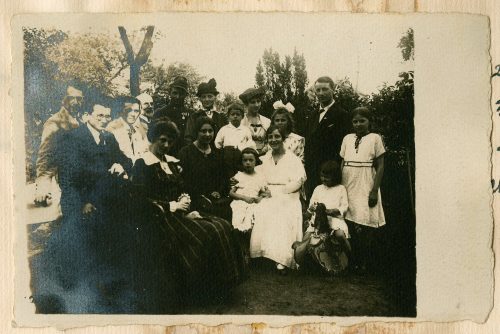 Adolf Uzarski (Dargestellt), Gruppenfoto: Arthur Kaufamm, Adolf Uzarski, Hans Müller-Schlösser, mit Familien; Hackensee, 9. Februar 1917