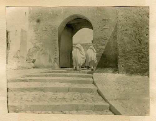 Unbekannt (Fotograf*in), Tanger, Stadtmauer, 1913