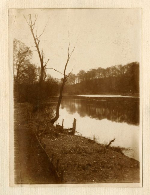 Unbekannt (Fotograf*in), Seelandschaft, 15. April 1917