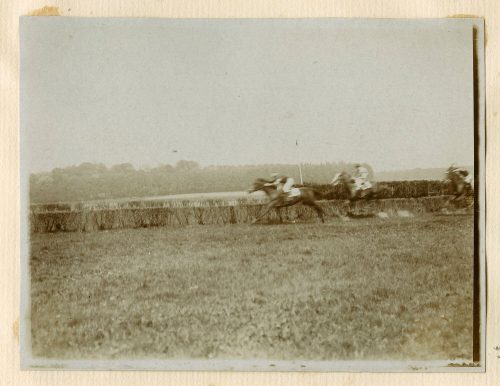 Unbekannt (Fotograf*in), Pferderennbahn Grafenberg, Düsseldorf, 13. Mai 1917