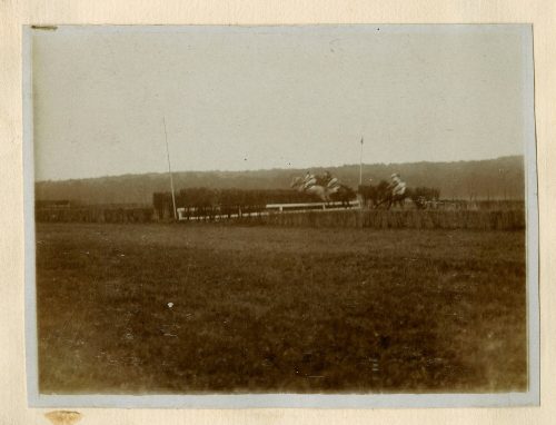 Unbekannt (Fotograf*in), Pferderennbahn Grafenberg, Düsseldorf, 13. Mai 1917